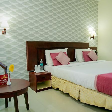 Lals Residency Otel Adur Dış mekan fotoğraf