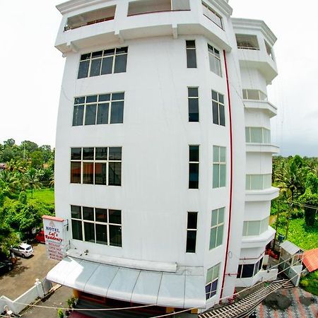 Lals Residency Otel Adur Dış mekan fotoğraf