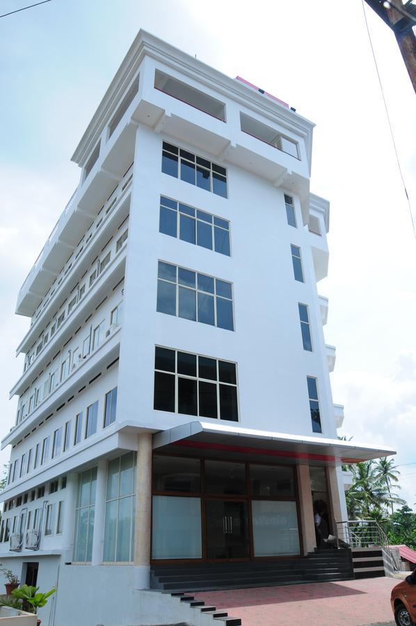 Lals Residency Otel Adur Dış mekan fotoğraf