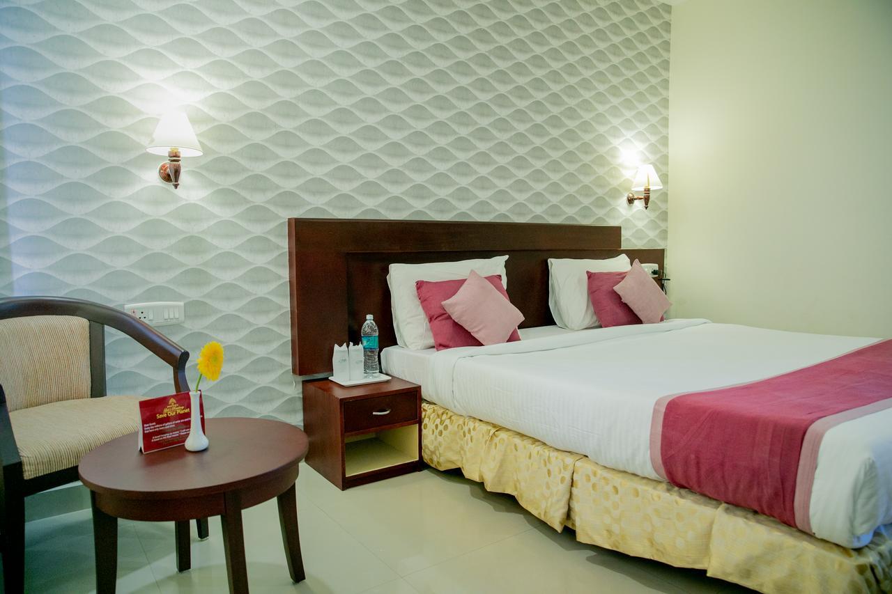Lals Residency Otel Adur Dış mekan fotoğraf