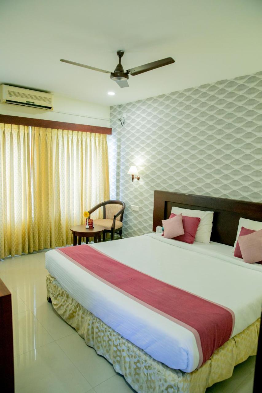 Lals Residency Otel Adur Dış mekan fotoğraf
