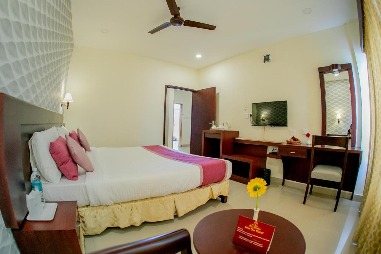 Lals Residency Otel Adur Dış mekan fotoğraf