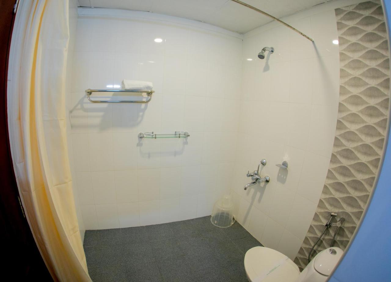 Lals Residency Otel Adur Dış mekan fotoğraf