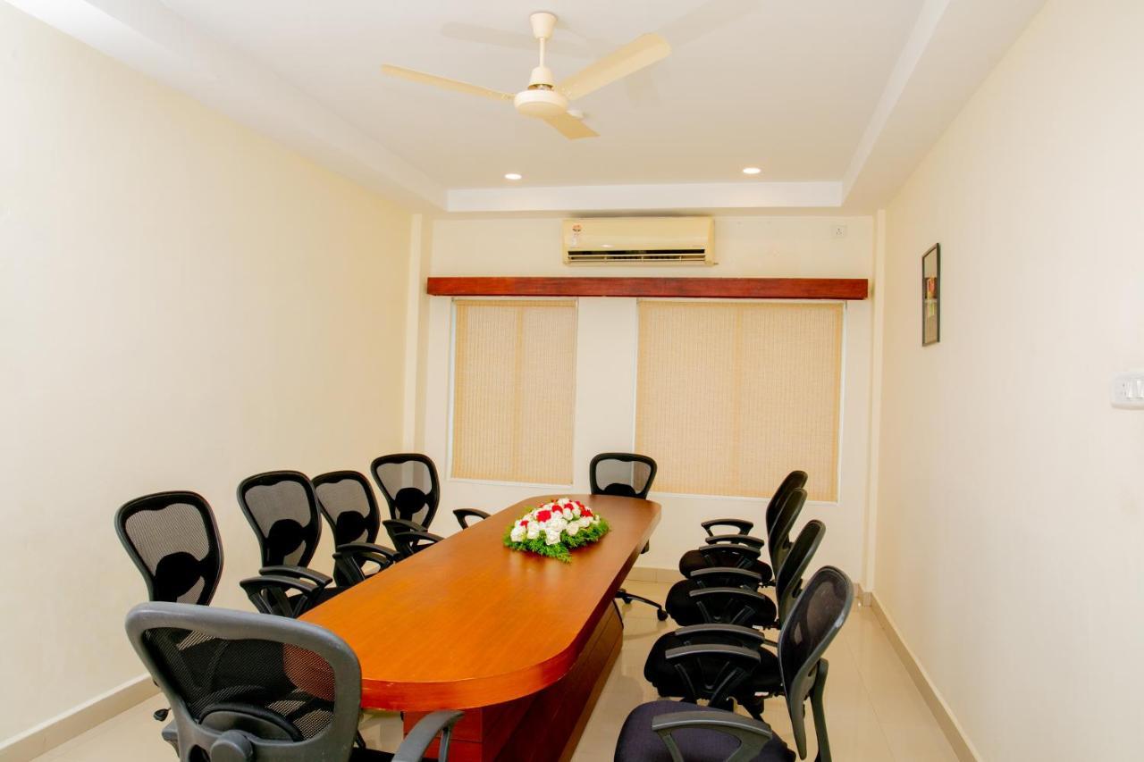 Lals Residency Otel Adur Dış mekan fotoğraf