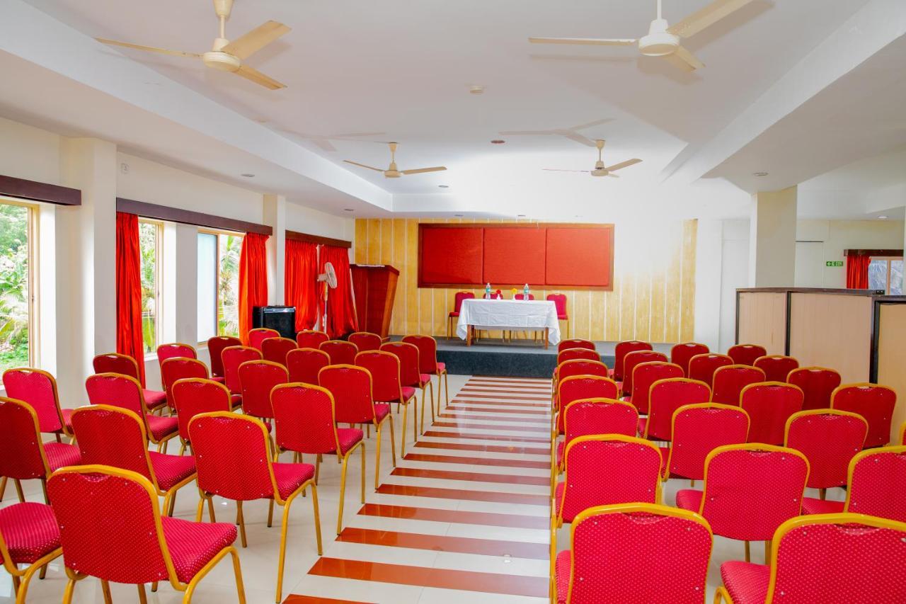 Lals Residency Otel Adur Dış mekan fotoğraf