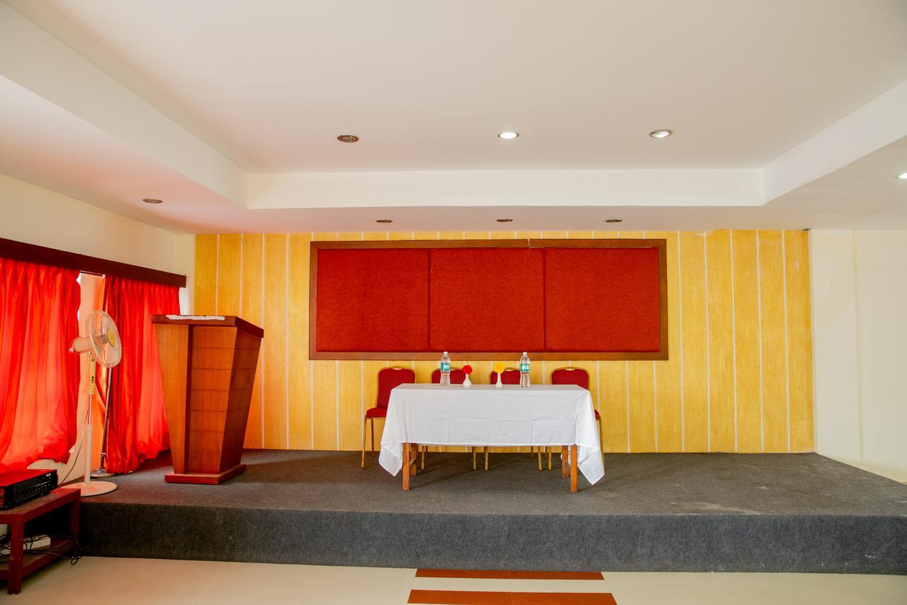 Lals Residency Otel Adur Dış mekan fotoğraf
