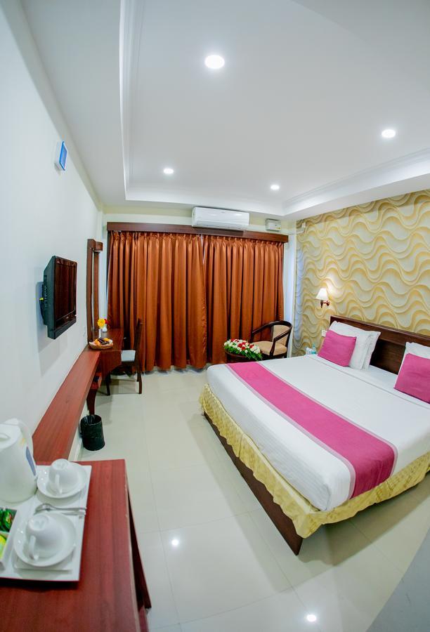 Lals Residency Otel Adur Dış mekan fotoğraf