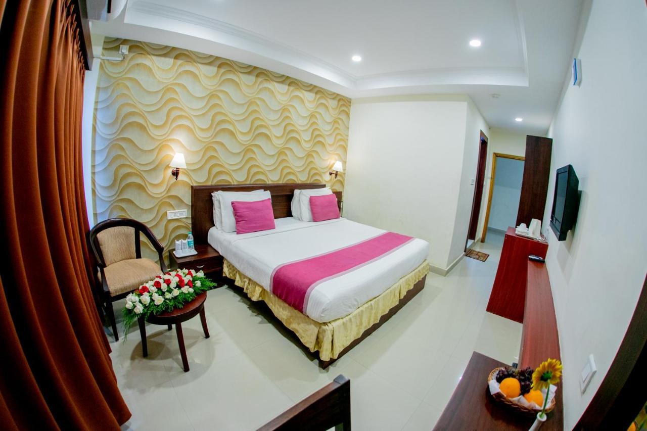 Lals Residency Otel Adur Dış mekan fotoğraf